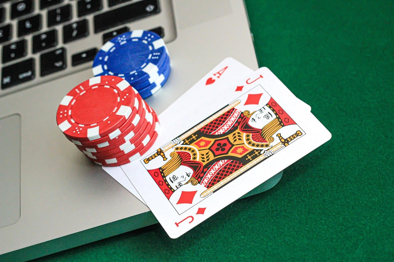Responsible gaming reminder beside Asia Cup cricket content on bit 5666